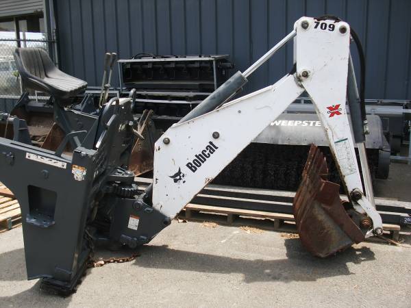 Photo BOBCAT 709 BACKHOE ATTACHMENT FOR SKID STEERS $3,500