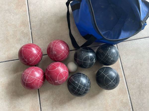 Photo Barely used BOCCE BALL SET Triumph All Pro Series outdoor sport game yard ball $20
