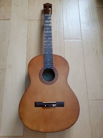Photo CHEAP SELL ASAP Guitar Yamaha Classical Acoustic - paid $200 $25