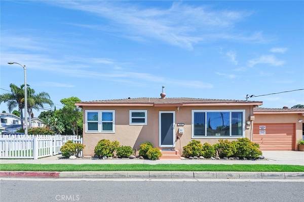 Photo Could this be the perfect match Income in Long Beach. 4 Beds, 1 Baths $950,000