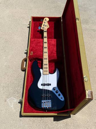Photo Fender Geddy Lee Jazz Bass MIJ with Tweed Case $950