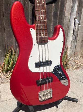 Photo Fender Jazz Bass $650