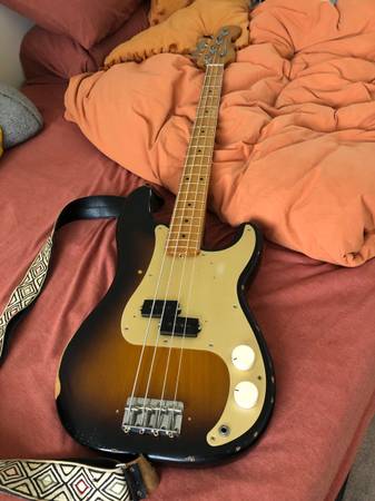Photo Fender Road Worn 50s Precision Bass $1,000