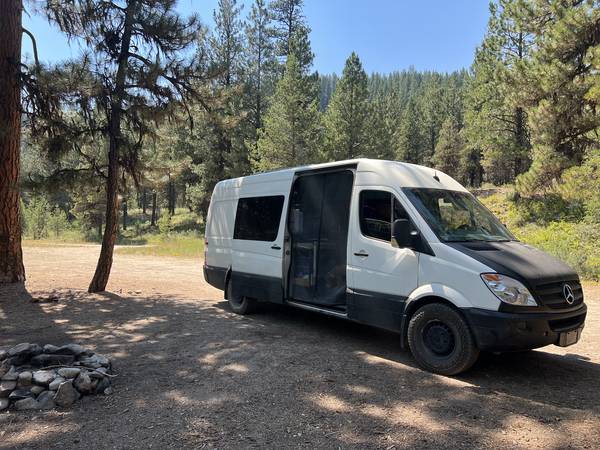 Photo Fully-loaded Adventure Sprinter Cer Van $39,998