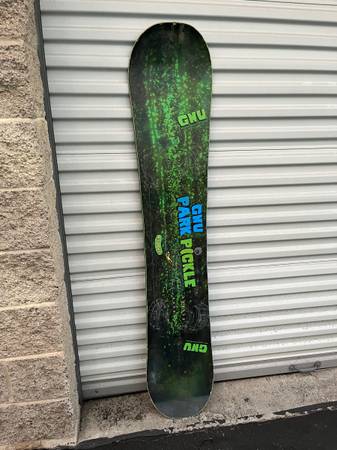 Photo GNU Park Pickle BTX Banana Rocker snowboard 159 wide $140
