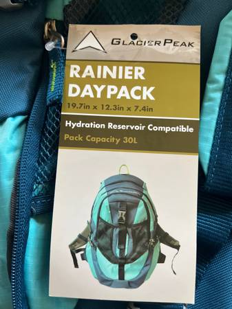 Photo Glacier Peak Raineer Day Pack, Backpack, 30 L Capacity, New $25