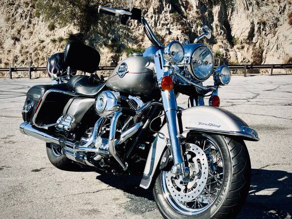 Photo Harley Davidson Road King Classic $10,750