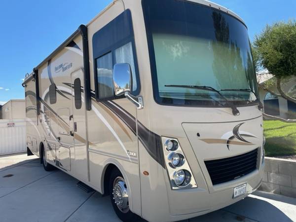 Photo LIKE NEW - 2019 Thor Freedom Traveler A27 Class A Motorcoach $81,900