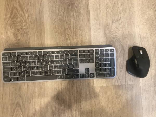 Photo Logitech MX Keys wireless keyboard and Master 3 wireless mouse $100