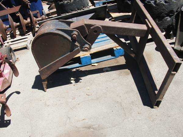 Photo MECHANICAL BACKHOE ATTACHMENT FOR BOBCAT  SKID STEERS $1,600