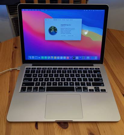 Photo MacBook Pro 13 late 2013 w 8GB RAM 500 GB SSD $300
