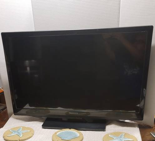 Photo Magnavox 32 Flat Screen TV, Model 32ME303VF7 $60