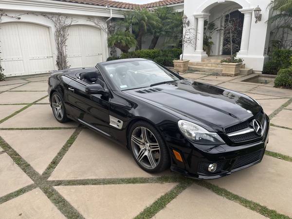 Photo Mercedes-Benz SL63 AMG High Performance Roadster - Unleash the Power o $36,000