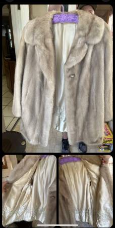 Photo Mink coat -hip length $299