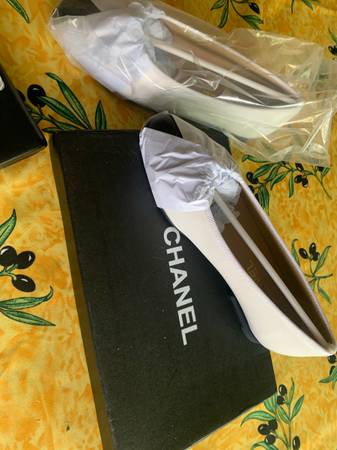 Photo NEW CHANEL Beige Lambskin Cap Toe Ballerina Flats brand new $77