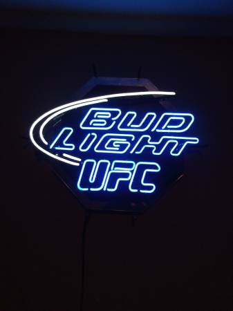 Photo Neon bud light Sign $250