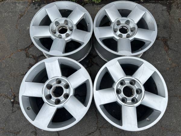Photo Nissan armada or Titan 18 inch aluminum wheels 6 lugs $400