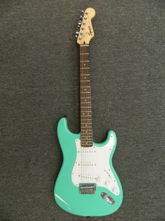 Photo PRE-OWNED SEAFOAM GREEN SQUIER STRATOCASTER 9908 $185