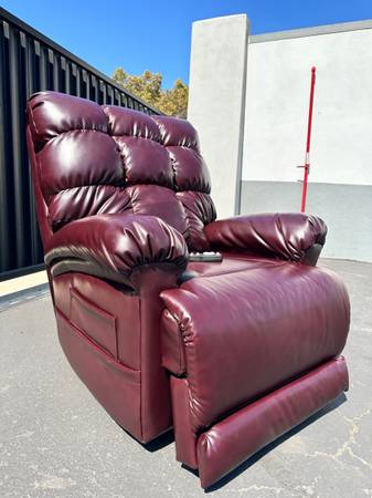 Photo Perfect Sleep Chair Power Recliner $1,450