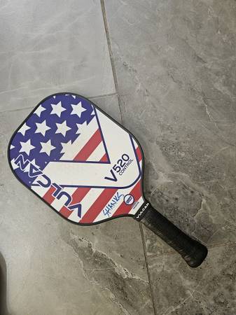 Photo Pickleball Paddle Vulcan V520 Control $30