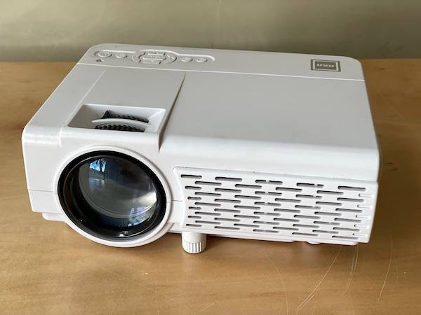 Photo RCA RPJ200 2 in 1 Home Theater Projector Bundle with Fold-Up 100 Scre $50