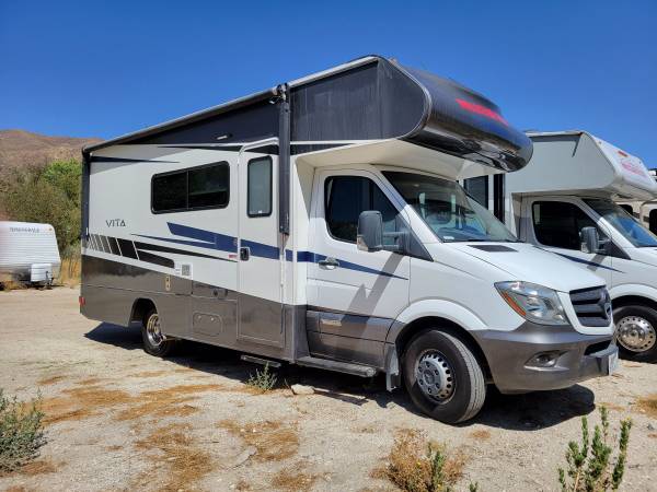 Photo Rent a Mercedes-Benz RV with Slideouts Fully Loaded Super Nice $299