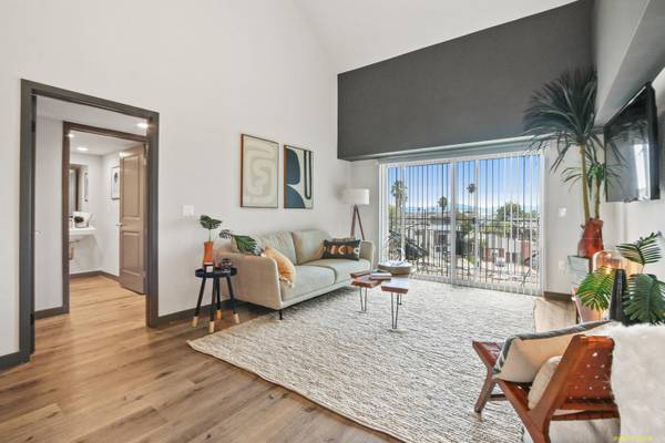 Photo SS Appliances, Gym, Modern 33 Plus Loft Penthouse in North Hollywood $3,802