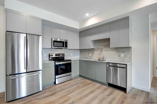 Photo SS Appliances  Washer and Dryer in Unit  Brand New 22 Near DTLA $3,400