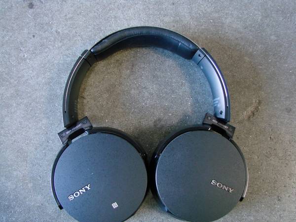 Photo Sony MDRXB950BTB Extra Bass Bluetooth Headphones $89