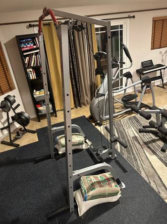 Photo Squat rack, Olympic barbell, Olympic weights $330