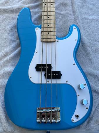 Photo Squier Sonic Precision Bass - Like New $150