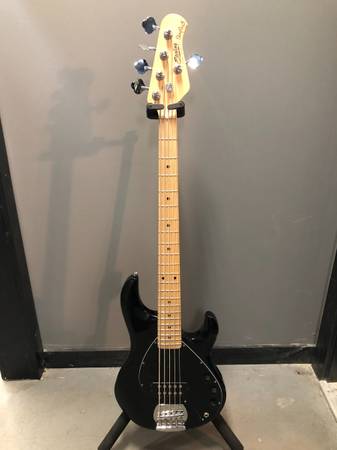 Photo Sterling StingRay Ray5 Five String Bass $300