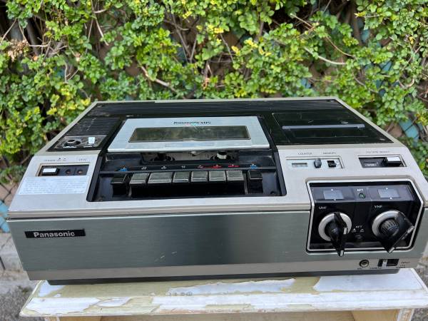 Photo Super Vintage Retro 1979 RCA VCR top loading Deck non Functional $300