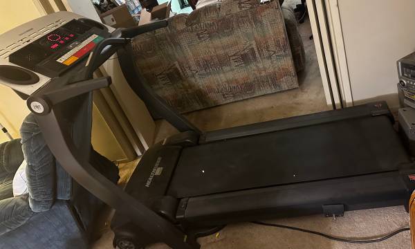 Photo Treadmill (Healthrider) $400