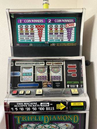 Photo Triple Diamond casino slot machine IGT Las Vegas 3 denominations $600