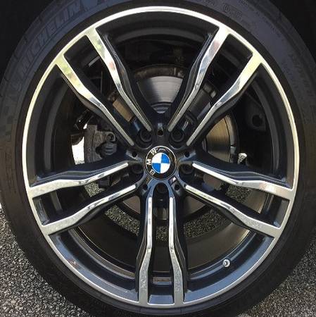 Photo Two New 20 Genuine BMW X5 wheels $600