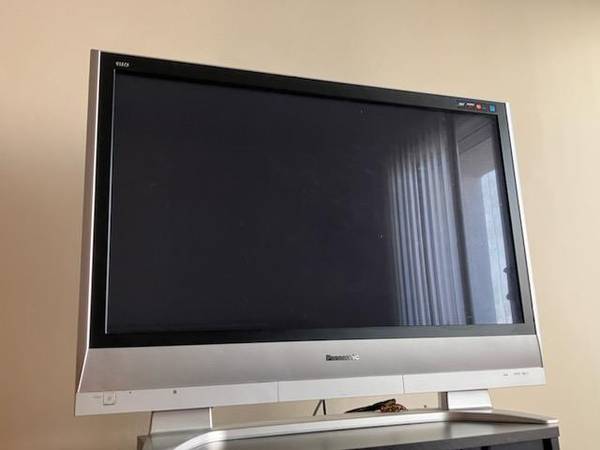Two TVs for price of one - 42 Panasonic TH-42PX60U TV  32 Dynex DX- $75