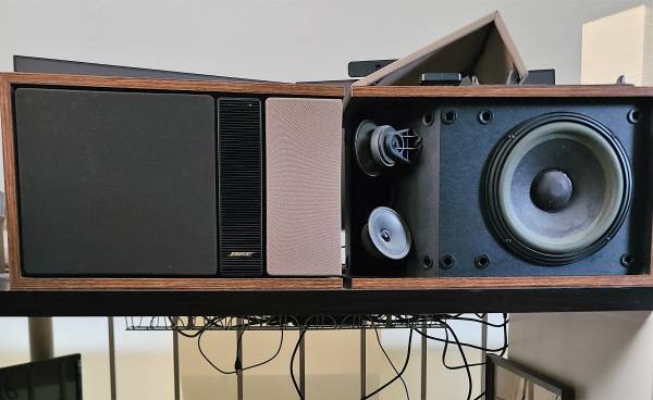 Photo Vintage Bose 301 Series II Stereo Speakers $200