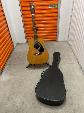 Photo Vintage Yamaha F-310 Acoustic Guitar, Case, Stand $340