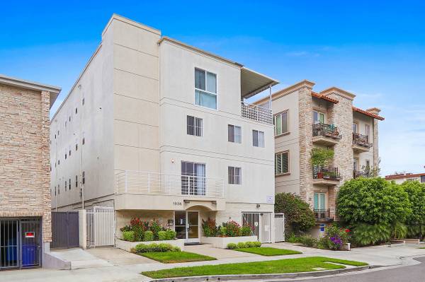 West Los Angeles 3 Bedroom 2 BA  Central Air, Walk-In Closets, Gated $4,450