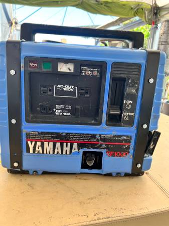 Photo Yamaha 1000 Watt portable inverter Generator $350
