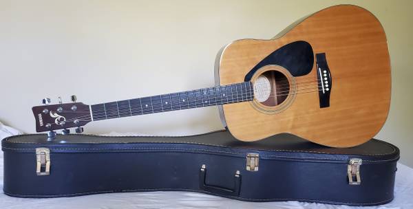 Photo Yamaha Acoustic guitar FG-410A $190