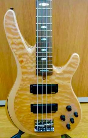 Photo Yamaha Bass 2005 TRB1004 Quilted Maple Top Active Electronics $750