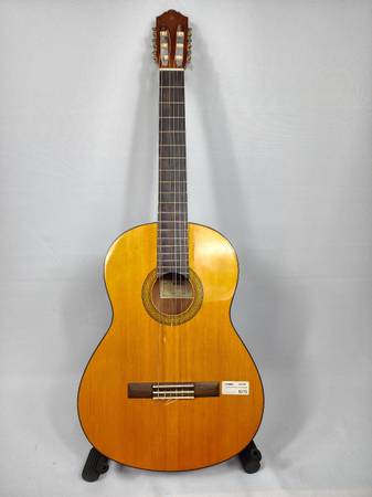 Photo Yamaha CG102 Classical Nylon String Acoustic Guitar w Case $175
