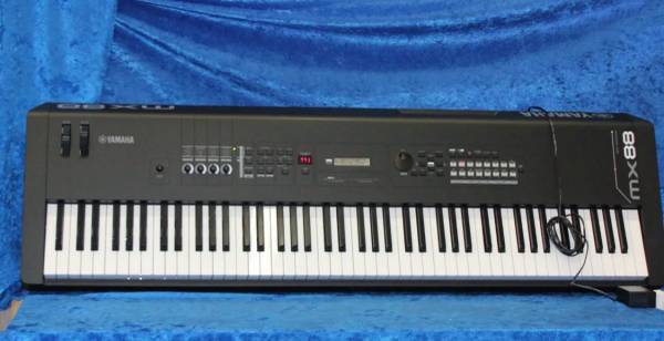 Photo Yamaha MX88 88-Key Digital Electronic Piano Keyboard MX88BK Black Synthesizer $650