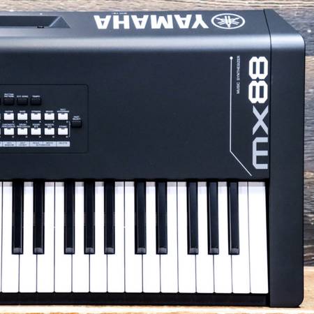 Photo Yamaha MX88 Music Synthesizer 88-Key Piano Action Digital Synthesizer wBox $700