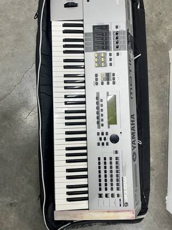 Photo Yamaha Motif 6 Keyboard and Cases For Sale $475