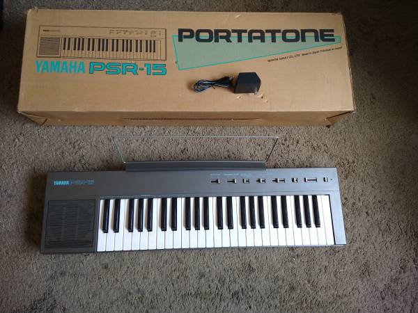 Photo Yamaha PSR-15 Portatone Keyboard 49 Keys with AC Adapter Box Excellent $70
