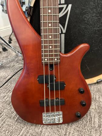 Photo Yamaha electric bass guitar RBX360 $175