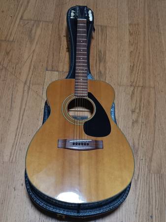 Photo Yamaha fg-110 acoustic guitar $250